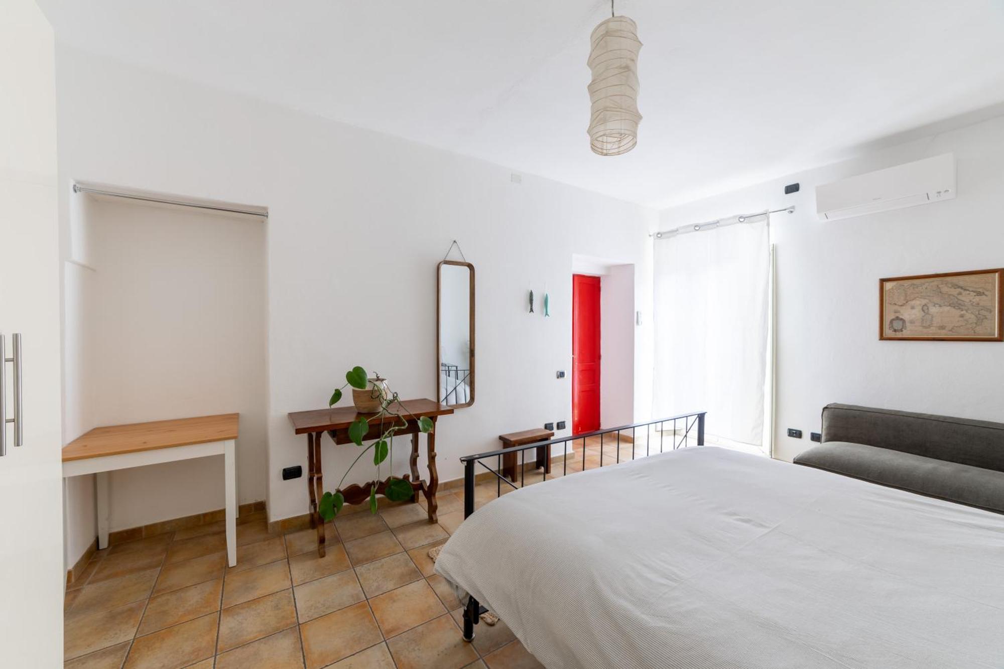 Casa Marina Guesthouse Кальярі Екстер'єр фото