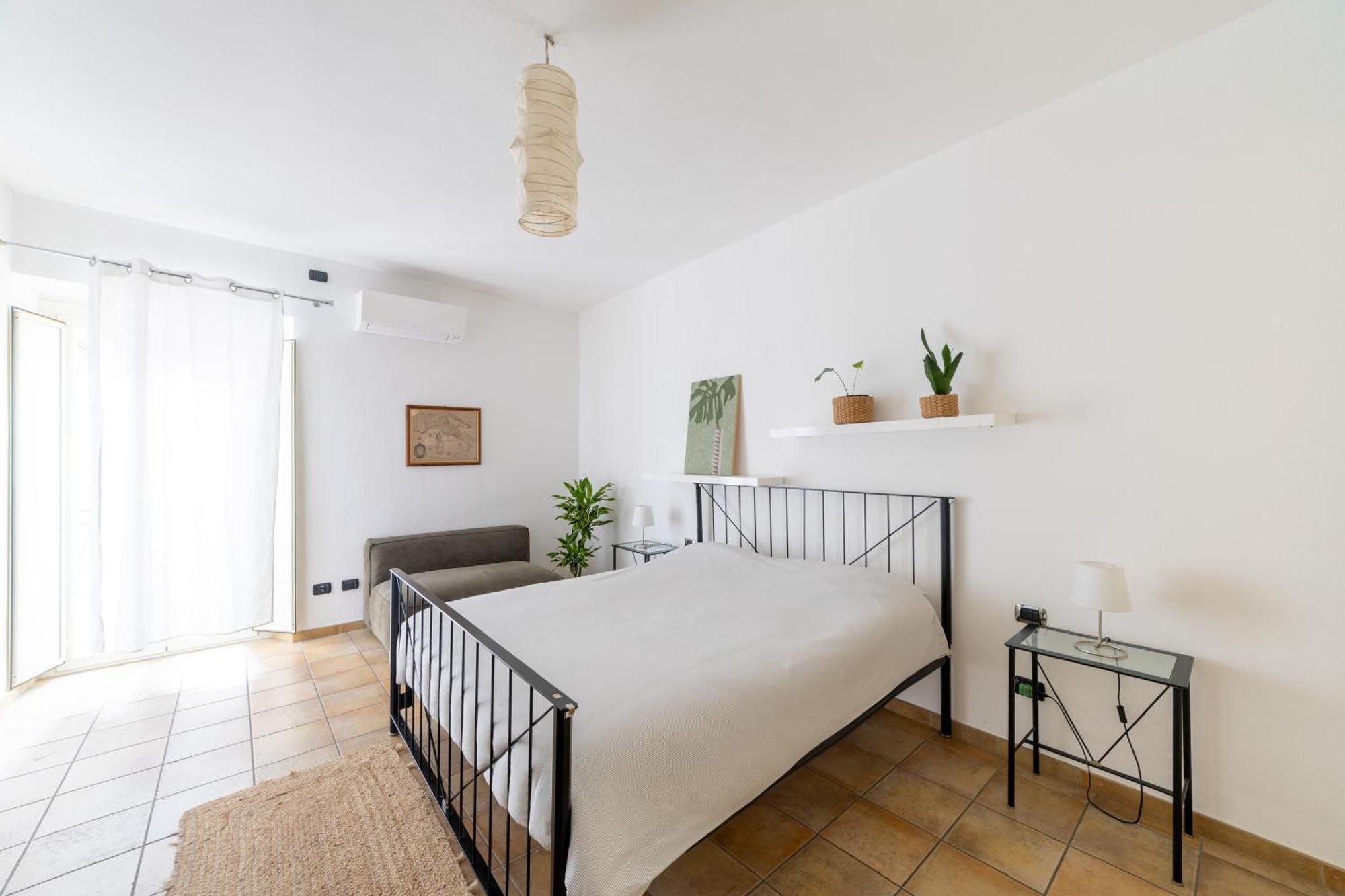 Casa Marina Guesthouse Кальярі Екстер'єр фото
